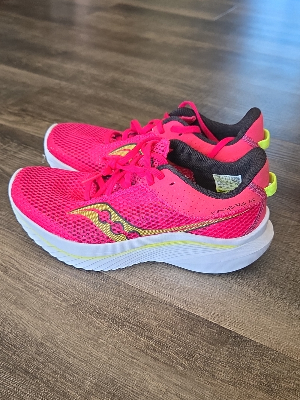 Brand New 7.5 Saucony Women's Pink and Neon Yellow Kinvara Edge Sneakers
